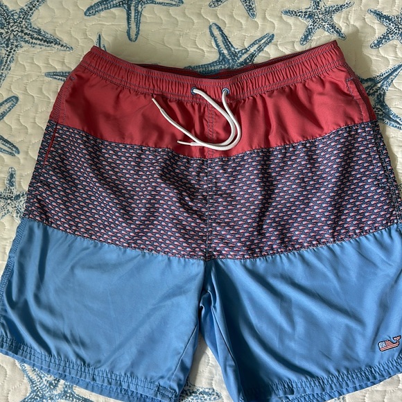 Vineyard Vines Swim Suit π³πΊπΈ - Picture 1 of 3